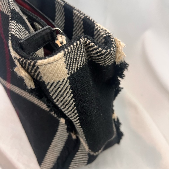Burberry plaid tote purse wool fringe - Picture 10 of 10